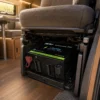 Skyller Ah310 onder stoel